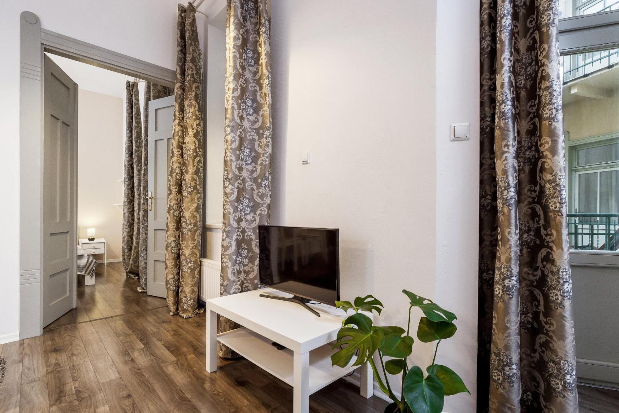 Main Station - 8 Rakowicka Street Apartman Krakkó Kültér fotó