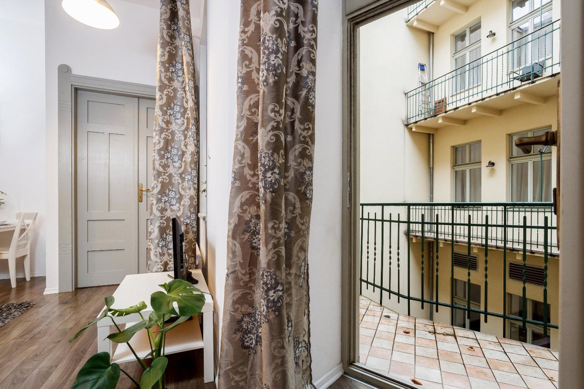 Main Station - 8 Rakowicka Street Apartman Krakkó Kültér fotó